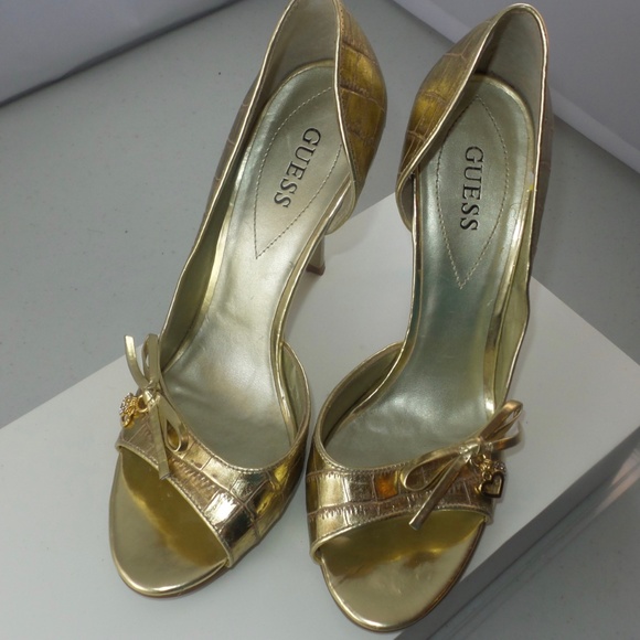 Guess by Marciano "GWENTHUSE" Stilettos - Picture 2 of 8